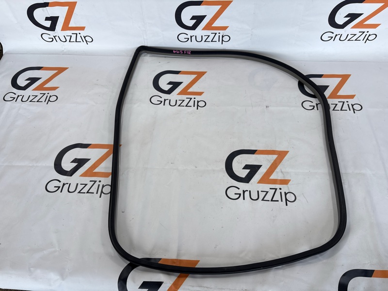 Уплотнитель двери Toyota Hilux Surf GRN215 1GR-FE 2008 передний правый (б/у)