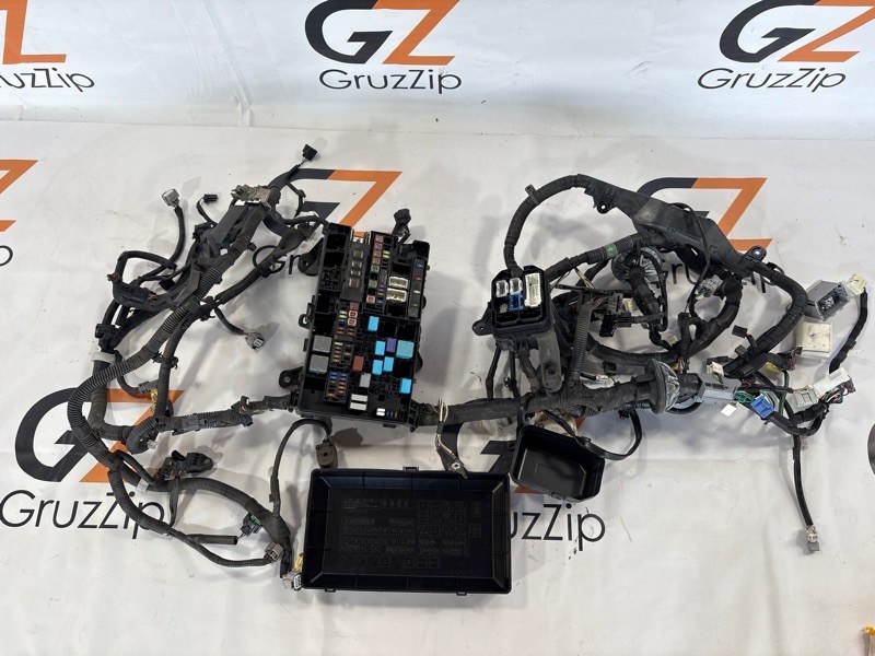Коса под капотная Toyota Land Cruiser UZJ200W 2UZ-FE 2008 (б/у)