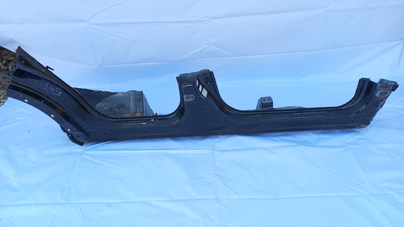 Порог кузовной Nissan X-TRAIL NT32 MR20 2015 правый (б/у)