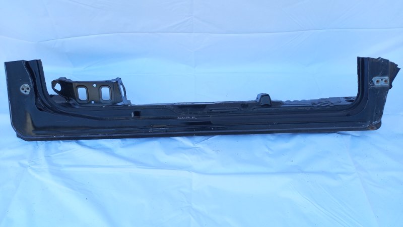 Порог кузовной Toyota Tundra UCK40 2UZ-FE 2003 правый (б/у)