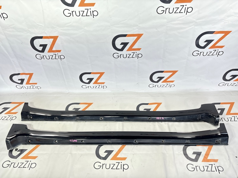 Порог кузова пластиковый Toyota Land Cruiser UZJ200W 2UZ-FE 2008 (б/у)