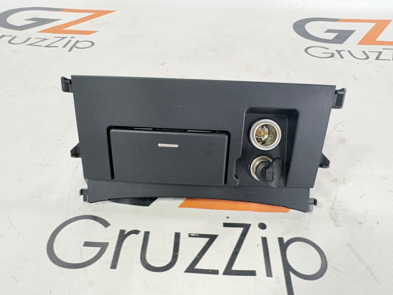 Пепельница Toyota Land Cruiser URJ202W 1UR-FE 2012 (б/у)