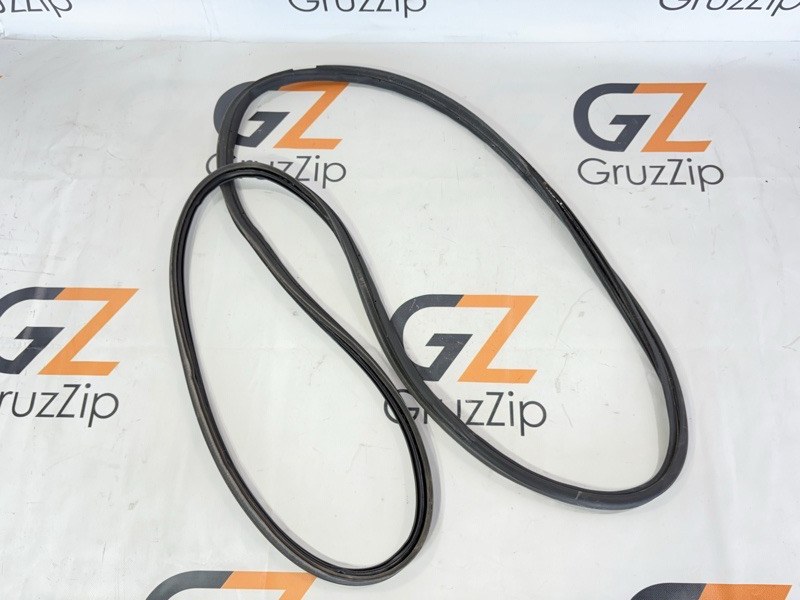 Уплотнитель двери багажника Toyota Land Cruiser URJ202W 1UR-FE 2012 (б/у)