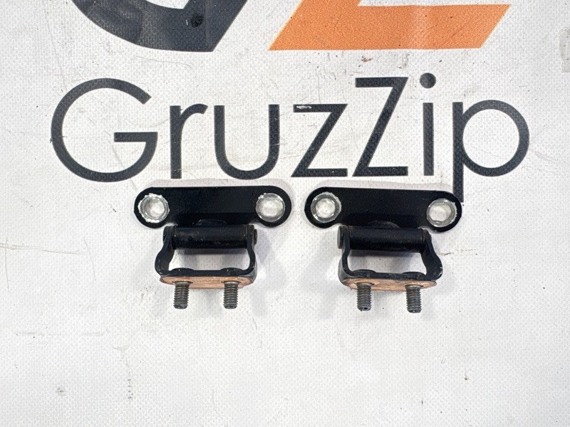 Петля багажника Toyota Land Cruiser UZJ200W 2UZ-FE 2008 (б/у)