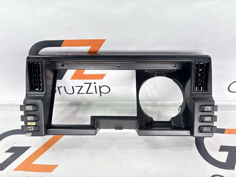 Консоль панели приборов Isuzu Giga CXZ71 10PD1 1990 (б/у)