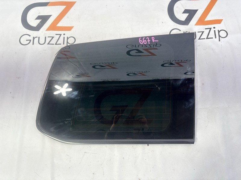 Стекло собачника Toyota Land Cruiser UZJ200W 2UZ-FE 2008 правое (б/у)