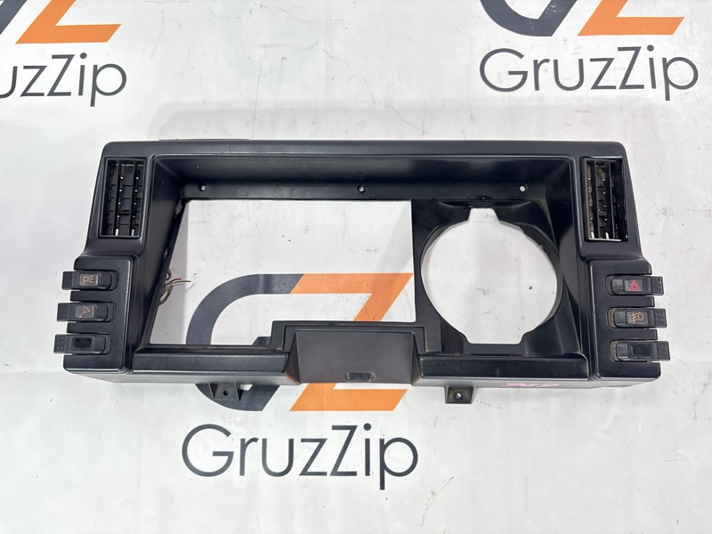 Консоль панели приборов Isuzu Giga CXZ72 12PD1 1992 (б/у)