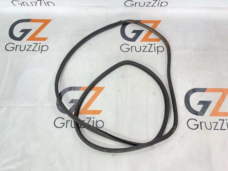 Уплотнитель двери Isuzu Giga CXZ72 12PD1 1992 левый (б/у)