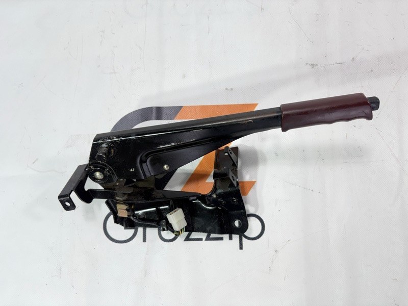 Ручка ручного тормоза Isuzu Giga CXZ71 10PD1 1990 (б/у)