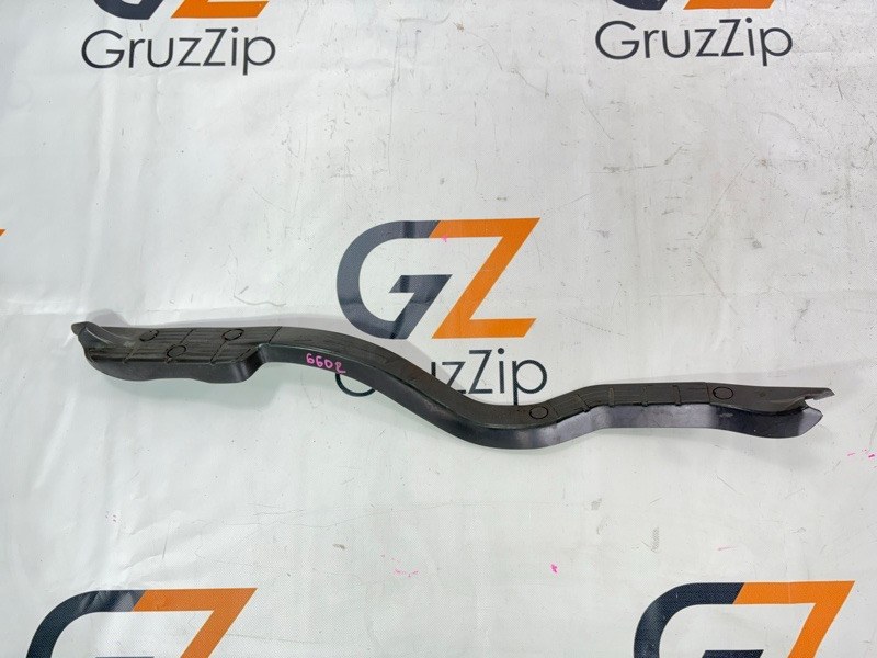 Порожек пластиковый Isuzu Giga CYJ50W2 6WA1 1998 правый (б/у)