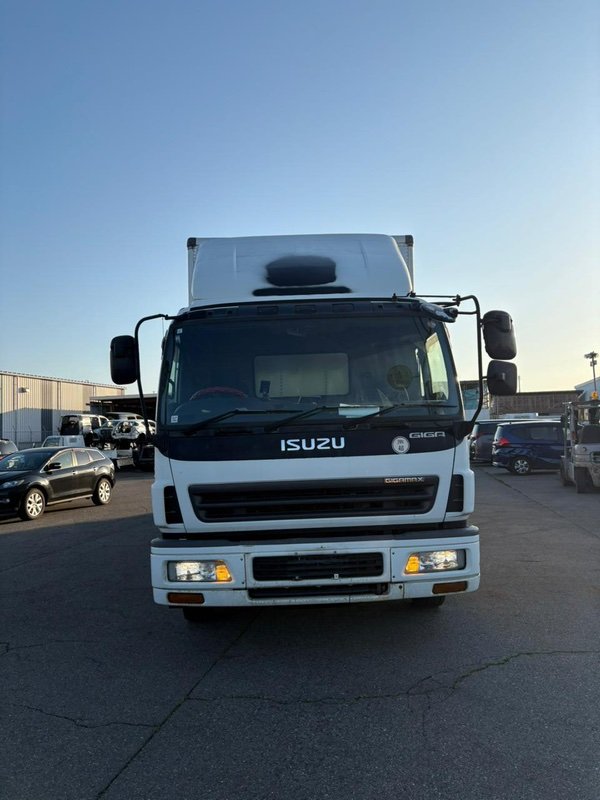 Кабина ( голая ). Isuzu Giga CYJ51W3 6WF1 2002 (б/у)