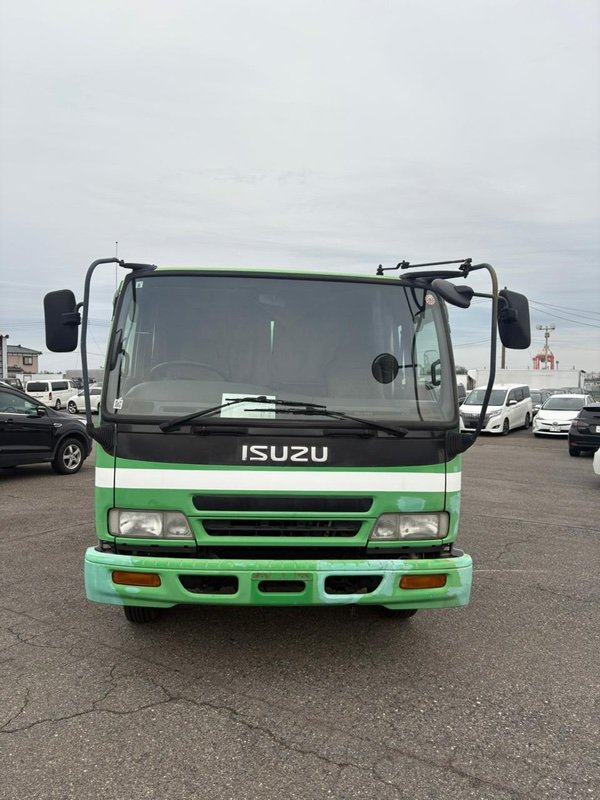 Кабина ( голая ). Isuzu Forward FRR33 6HH1 2002 (б/у)