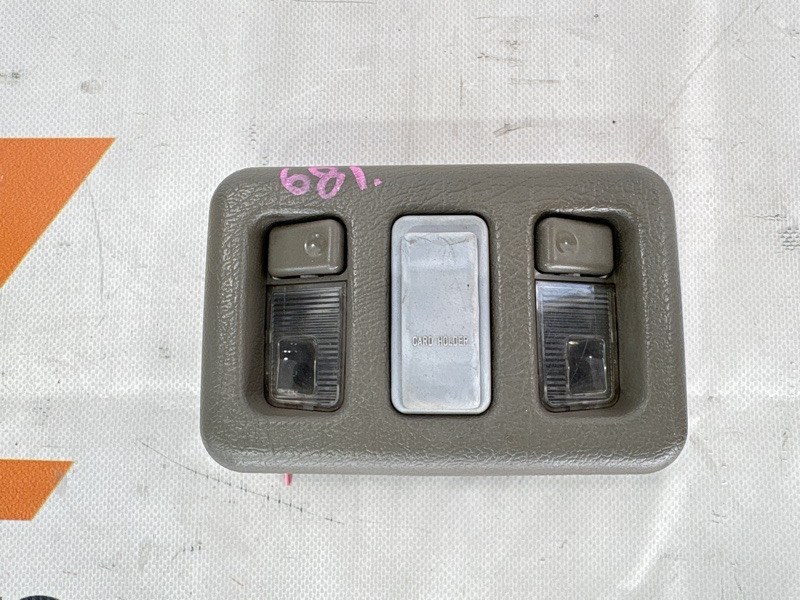 Плафон салона Isuzu Bighorn USB69GW 4JG2 1996 (б/у)