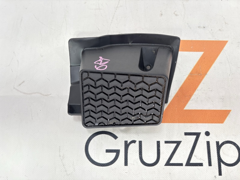Подставка под ногу Isuzu Bighorn USB69GW 4JG2 1996 (б/у)