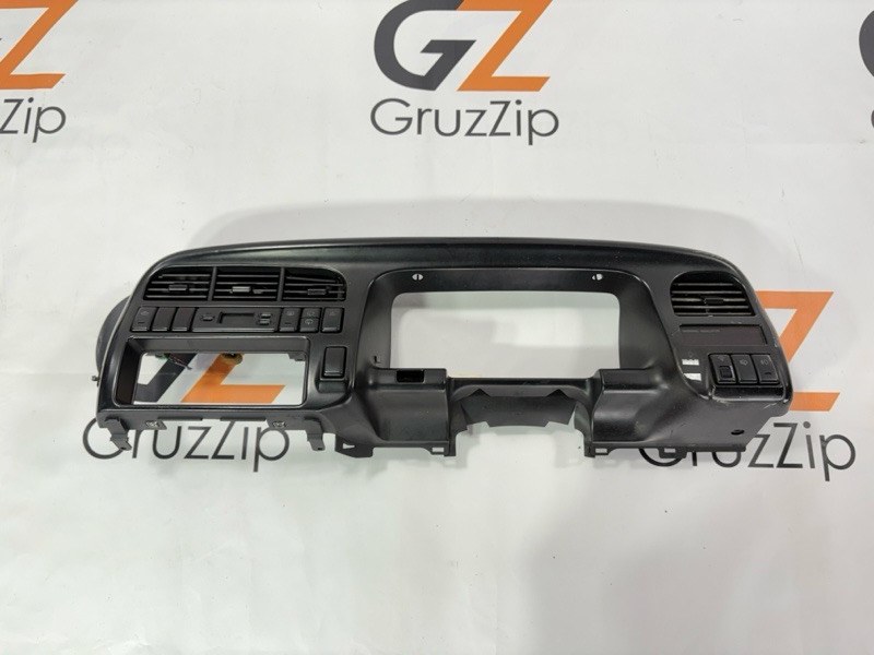Консоль панели приборов Isuzu Bighorn USB69GW 4JG2 1996 (б/у)