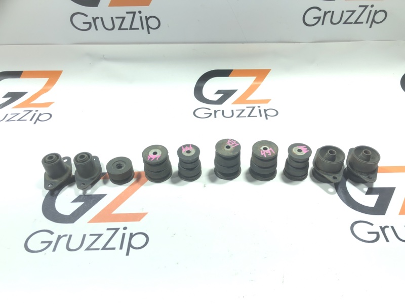 Подушка кузова Toyota Land Cruiser UZJ100W 2UZ-FE 2005 (б/у)