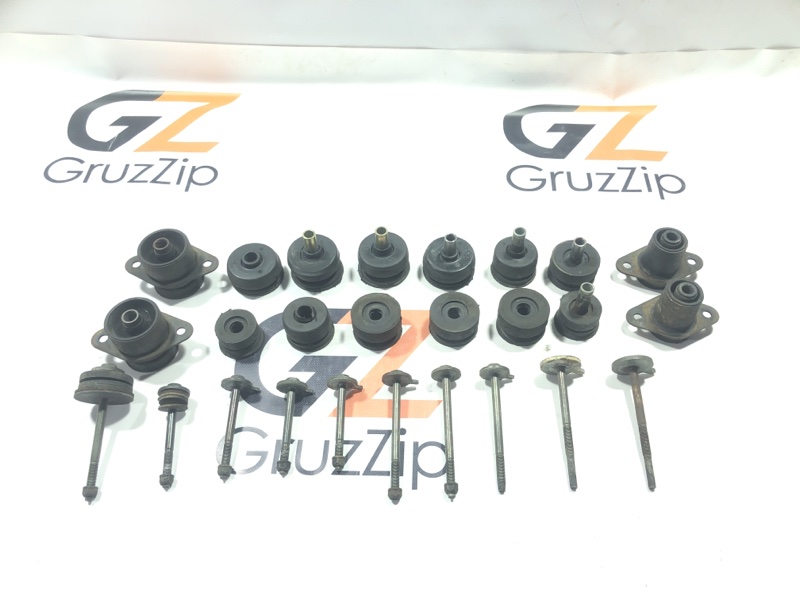 Подушка кузова Toyota Land Cruiser Cygnus UZJ100W 2UZ-FE 1999 (б/у)