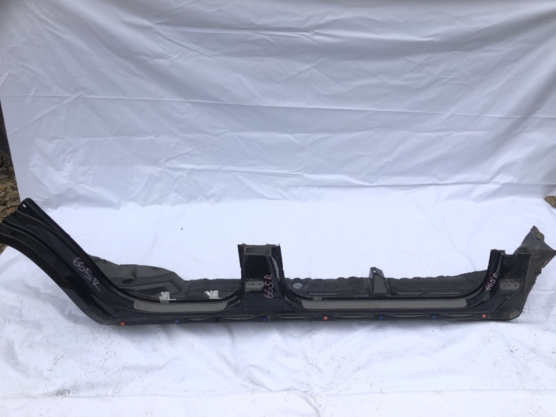 Порог кузовной Toyota Hilux Surf GRN215 1GR-FE 2008 правый (б/у)