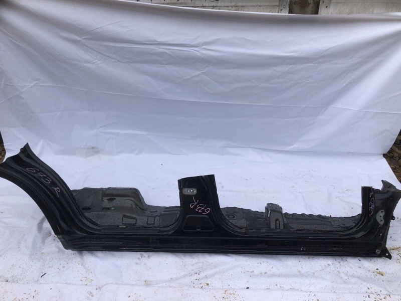 Порог кузовной Toyota Land Cruiser URJ202W 1UR-FE 2012 правый (б/у)