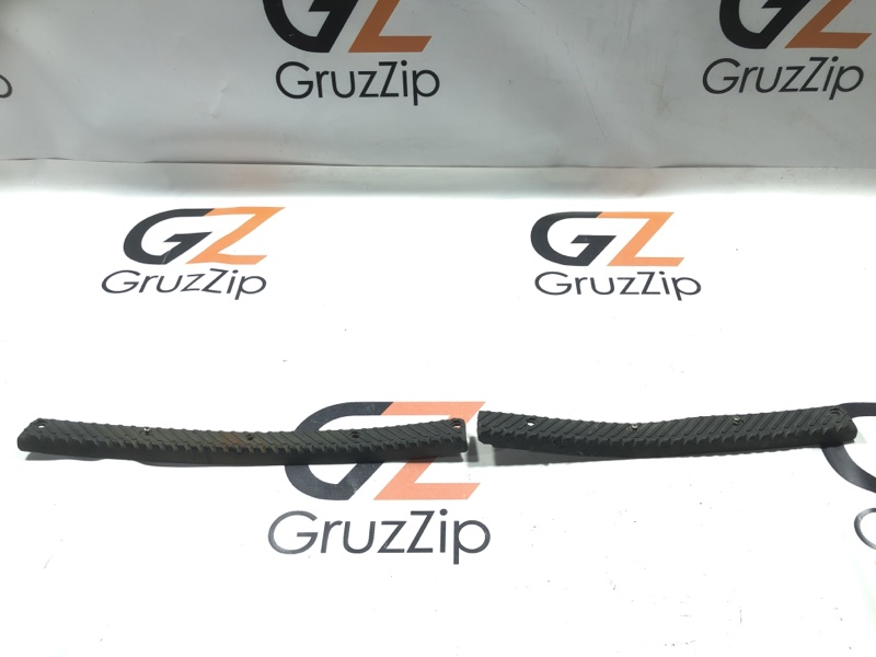 Накладка на бампер Isuzu Giga CXZ72 12PD1 1990 (б/у)