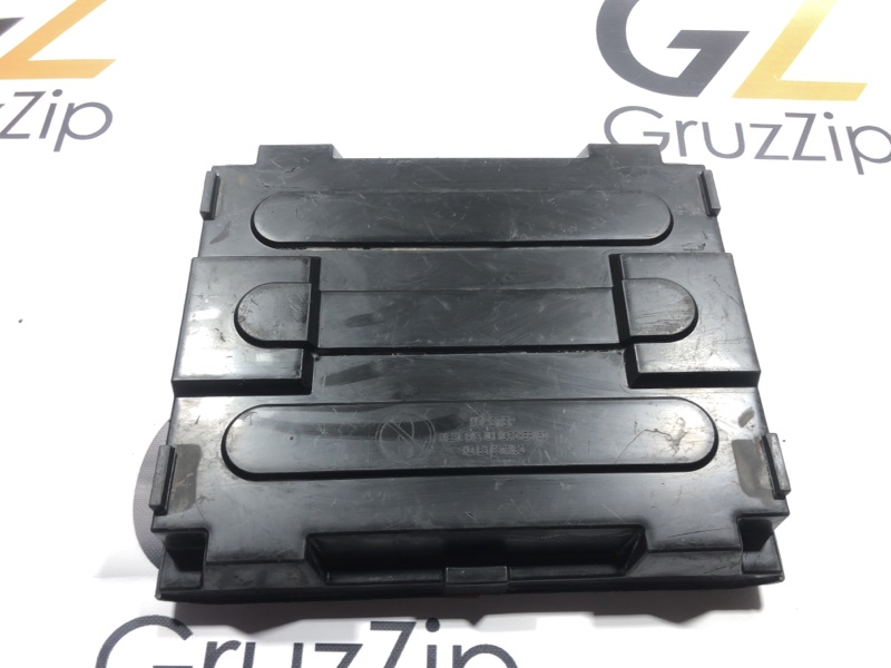 Крышка аккумулятора Isuzu Forward FRR33 6HH1 1998 (б/у)