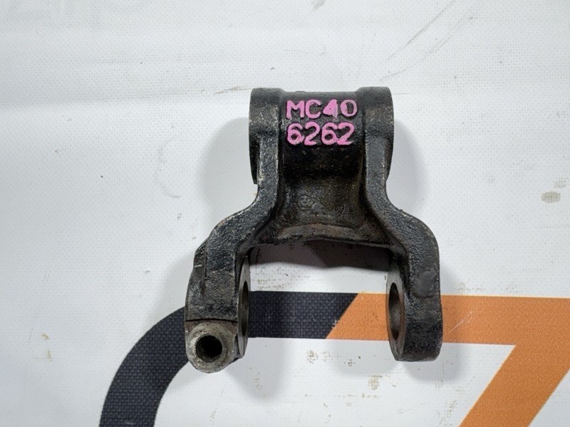 Серьга рессоры Mitsubishi Fuso Fighter FK61HM 6M61 2002 задняя (б/у)