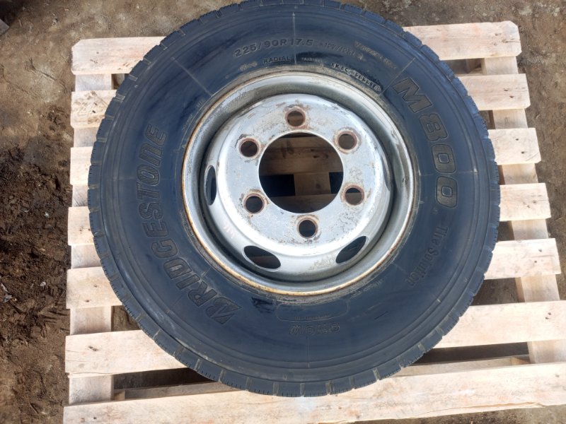 Шина 225/90 R17.5 Mitsubishi Fuso Fighter FK61FK 6M60 2005 (б/у)