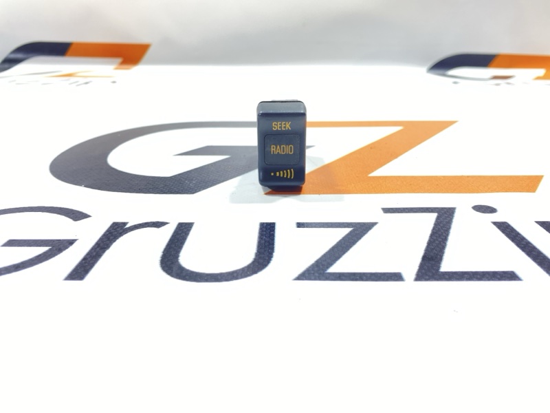 Кнопка Isuzu Giga CXZ81K2 10PE1 1998 (б/у)