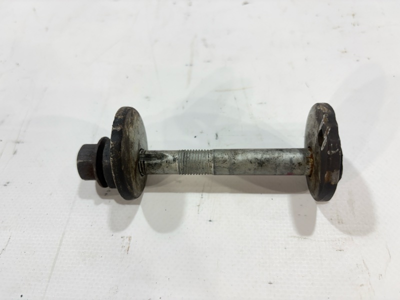 Болт эксцентрик Toyota Land Cruiser HDJ101K 1HDFT 1998 передний (б/у)