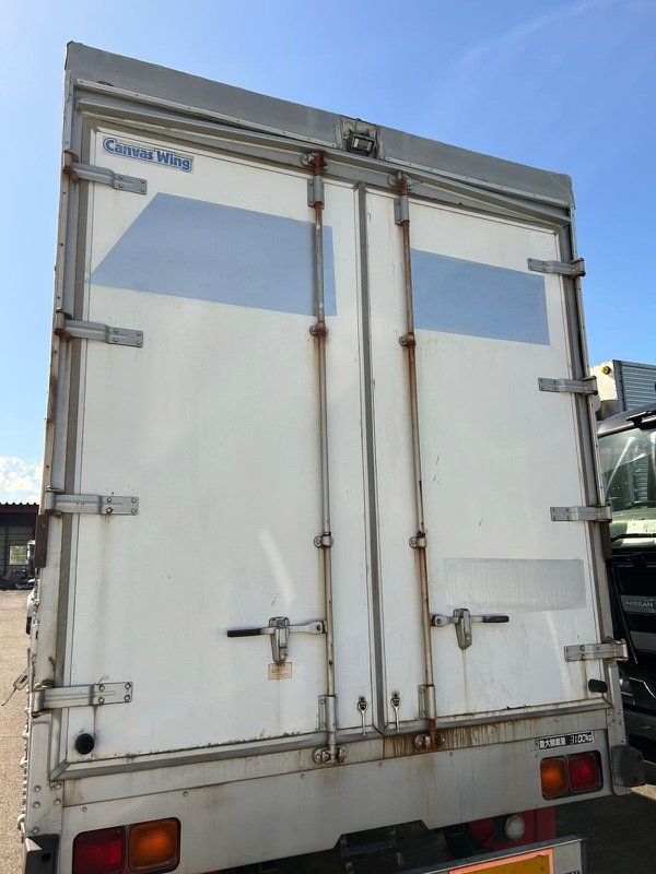 Двери фургона Nissan Diesel Condor MK252 FE6T 2003 (б/у)