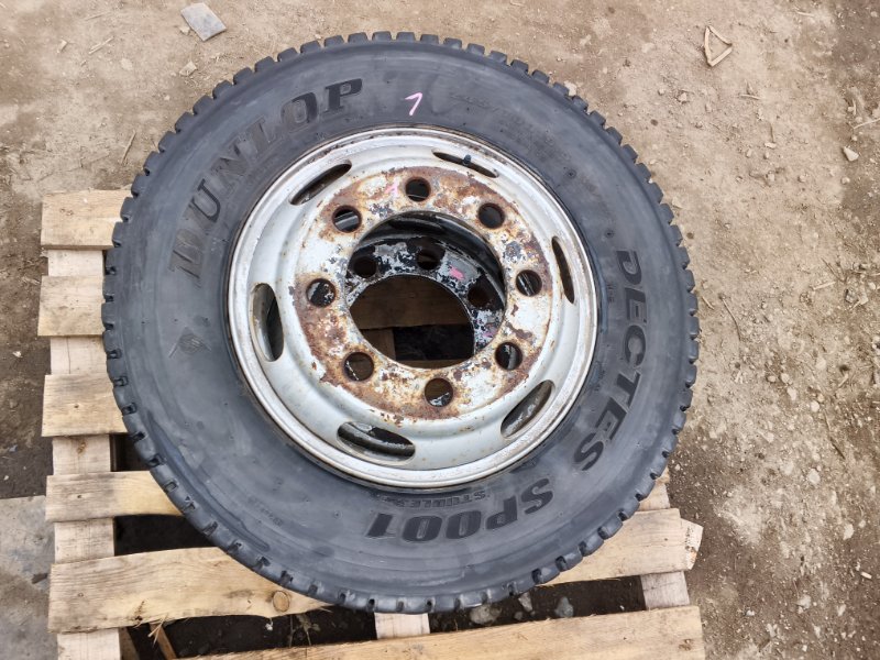 Шина 245/70 R19.5 Isuzu Giga CYJ51W6 6WF1 2005 (б/у)