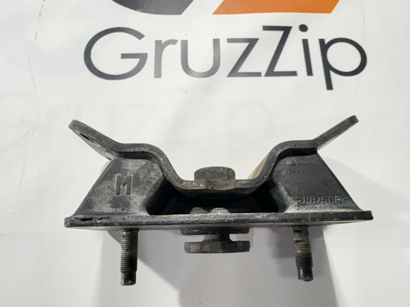 Подушка акпп Toyota Land Cruiser Cygnus UZJ100W 2UZ-FE 1999 задняя (б/у)