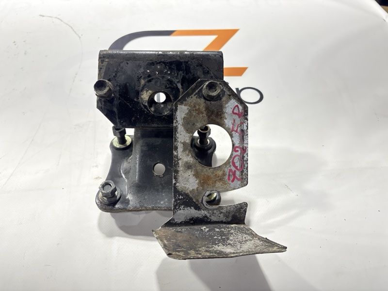 Крепление подушки двс Isuzu Forward FSR33 6HH1 2000 (б/у)