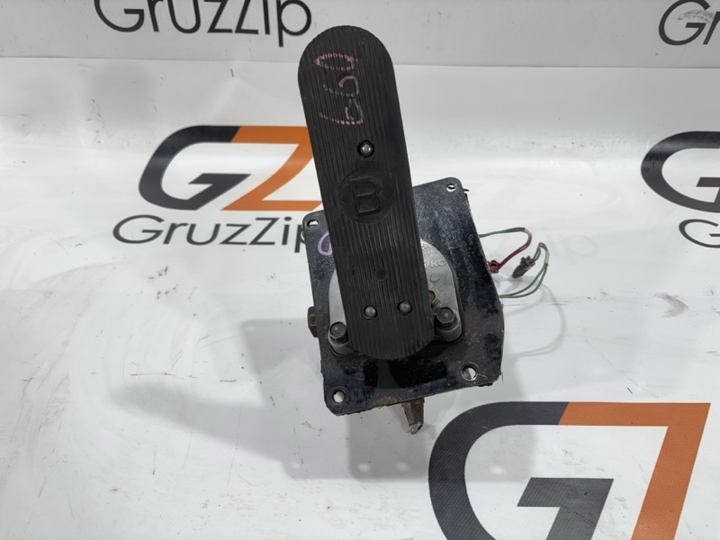Педаль тормоза Isuzu Giga CYJ50W2 6WA1 1998 (б/у)