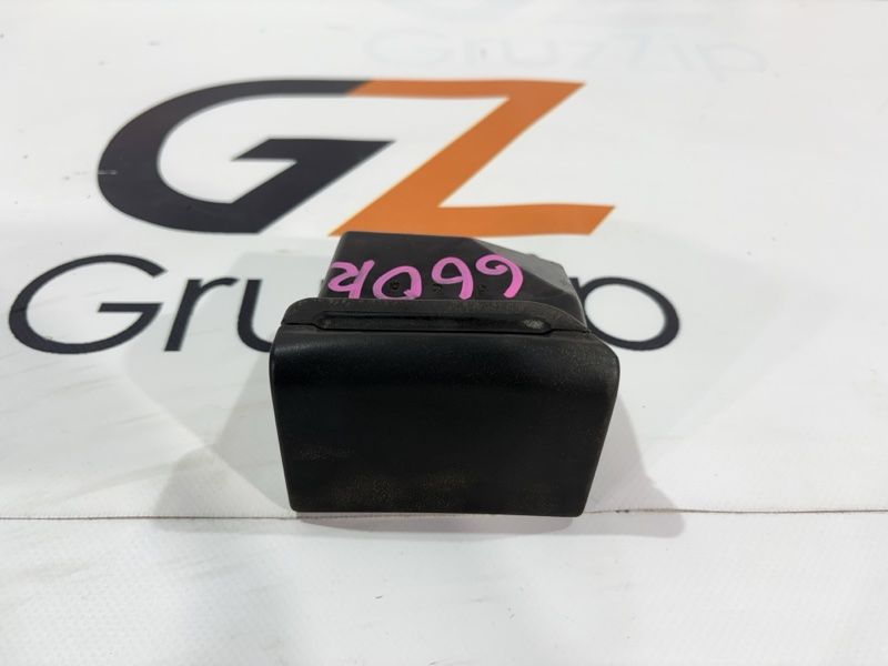 Пепельница Isuzu Giga CYJ50W2 6WA1 1998 правая (б/у)