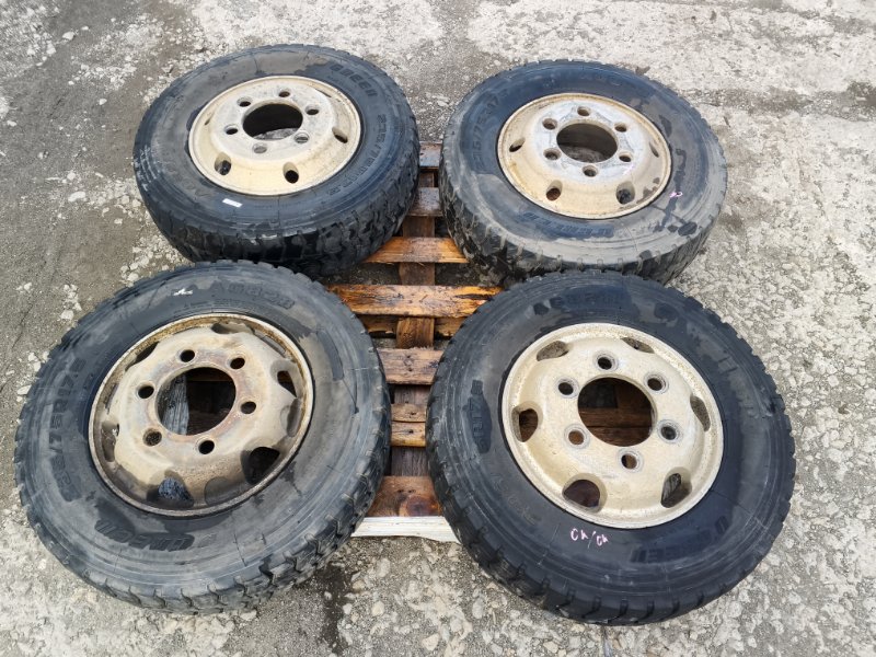 Шина 235/75R17.5 Mitsubishi Fuso Fighter FK61HL 6M61 2001 (б/у)