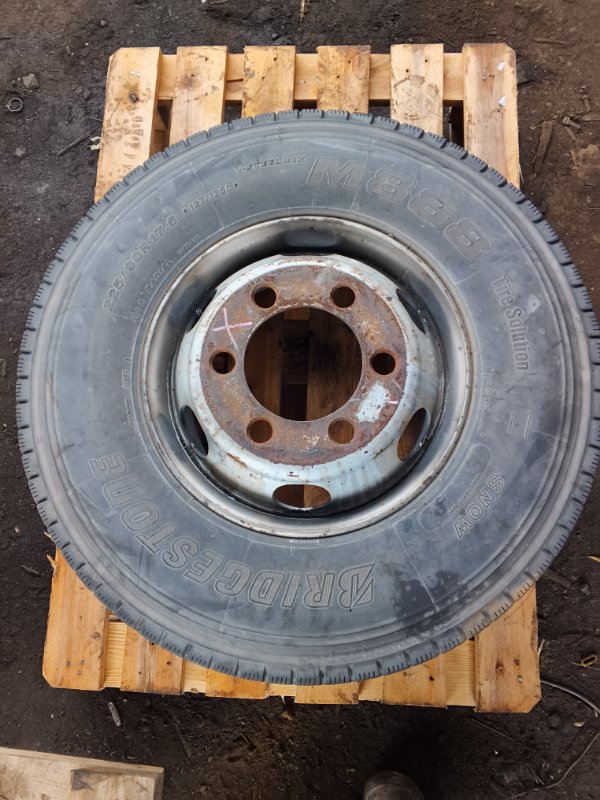 Шина 225/90 R17.5 (б/у)