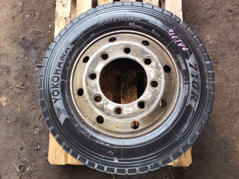 Шина 245/70R19.5 Mitsubishi Fuso Super Great FS54 6M70 2002 (б/у)