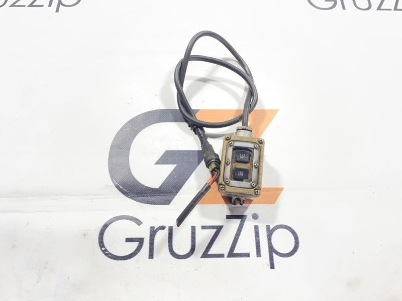 Кнопка подъёма крыла бабочки Isuzu Giga CYJ50W2 6WA1 2000 (б/у)