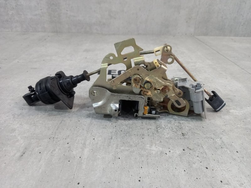 Замок двери передний правый Mercedes S320 W140 104.994