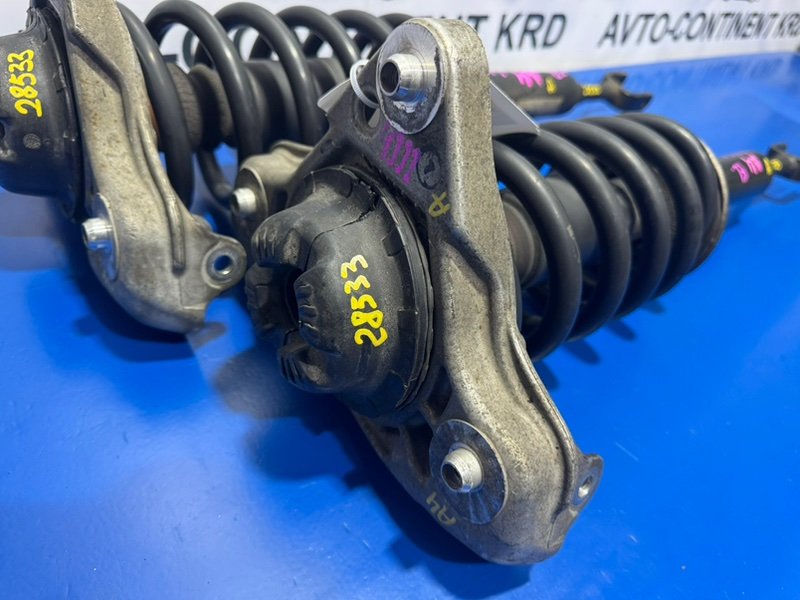 Стойка передняя A4 8EC AMB