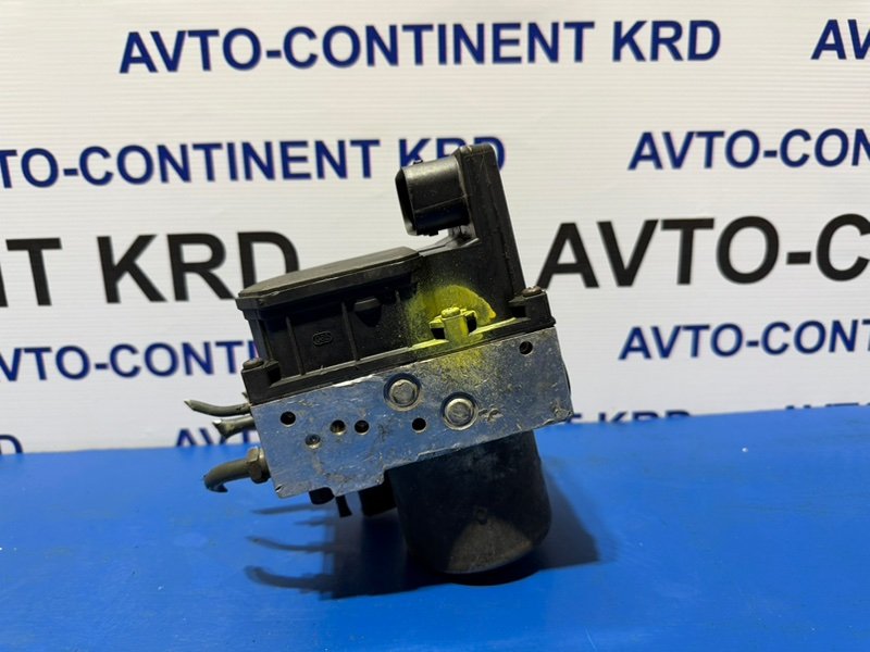Блок abs Toyota Avensis AZT250 1AZ