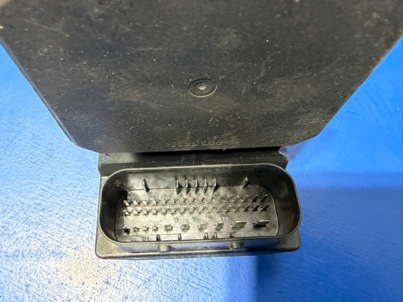 Блок abs Avensis AZT250 1AZ