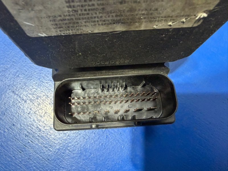 Блок abs Avensis AZT250 1AZ