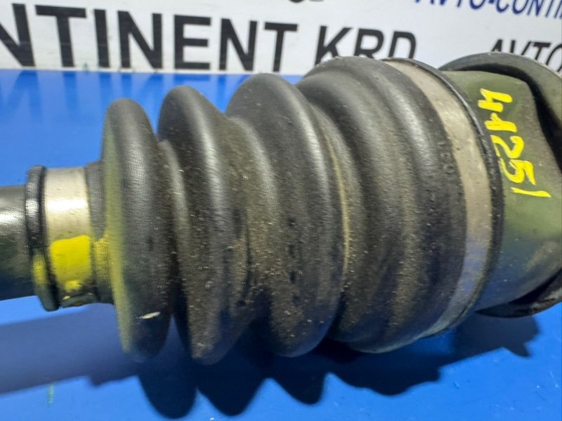 Привод передний правый YRV M201G K3-VE