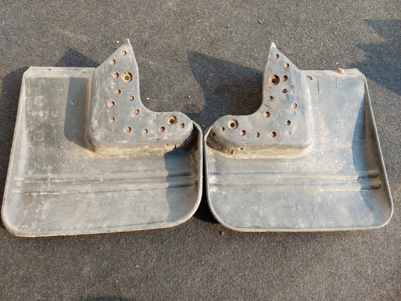 Брызговик передний Mitsubishi Pajero V46V MB646928 контрактная