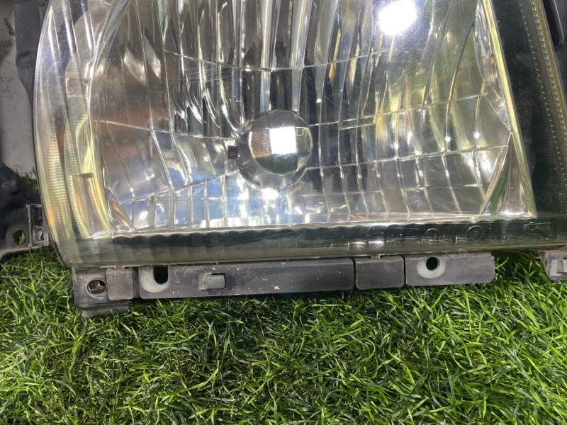 Фара передняя Isuzu Elf LKR81 4HL1