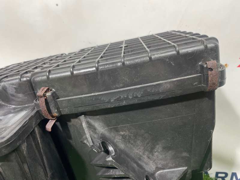 Корпус воздушного фильтра Elf 2005 LKR81 4HL1