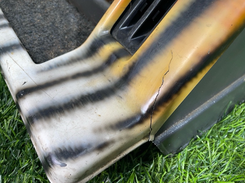 Бардачок между сиденьями NISSAN Safari VRGY60 TD42