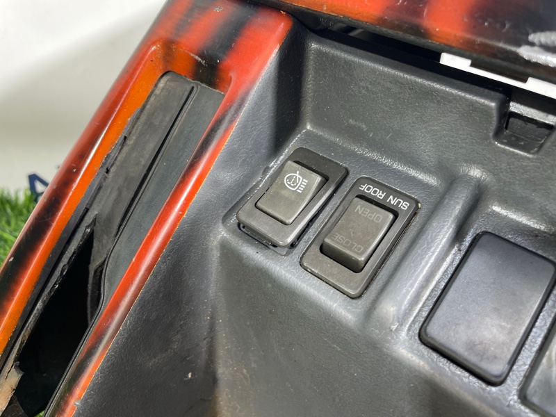 Бардачок между сиденьями Safari 1989 VRGY60 TD42